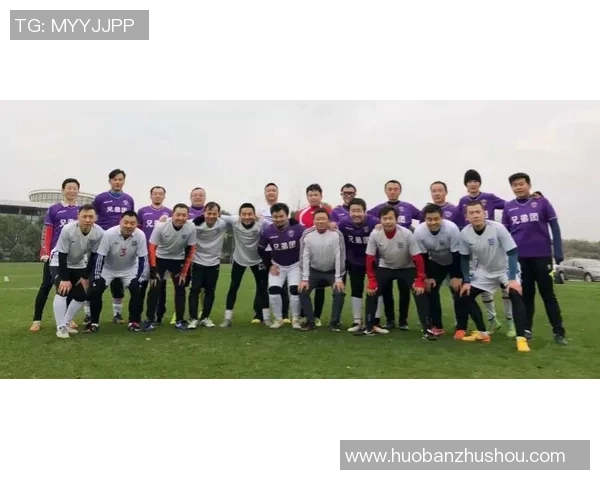 新浪唐山足球：激情四溢的绿茵场上展现青春风采与团队精神